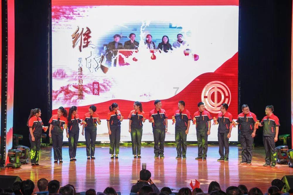李湘直播二手物品翻车！天价手套毛巾引网友群嘲，她到底怎么想？